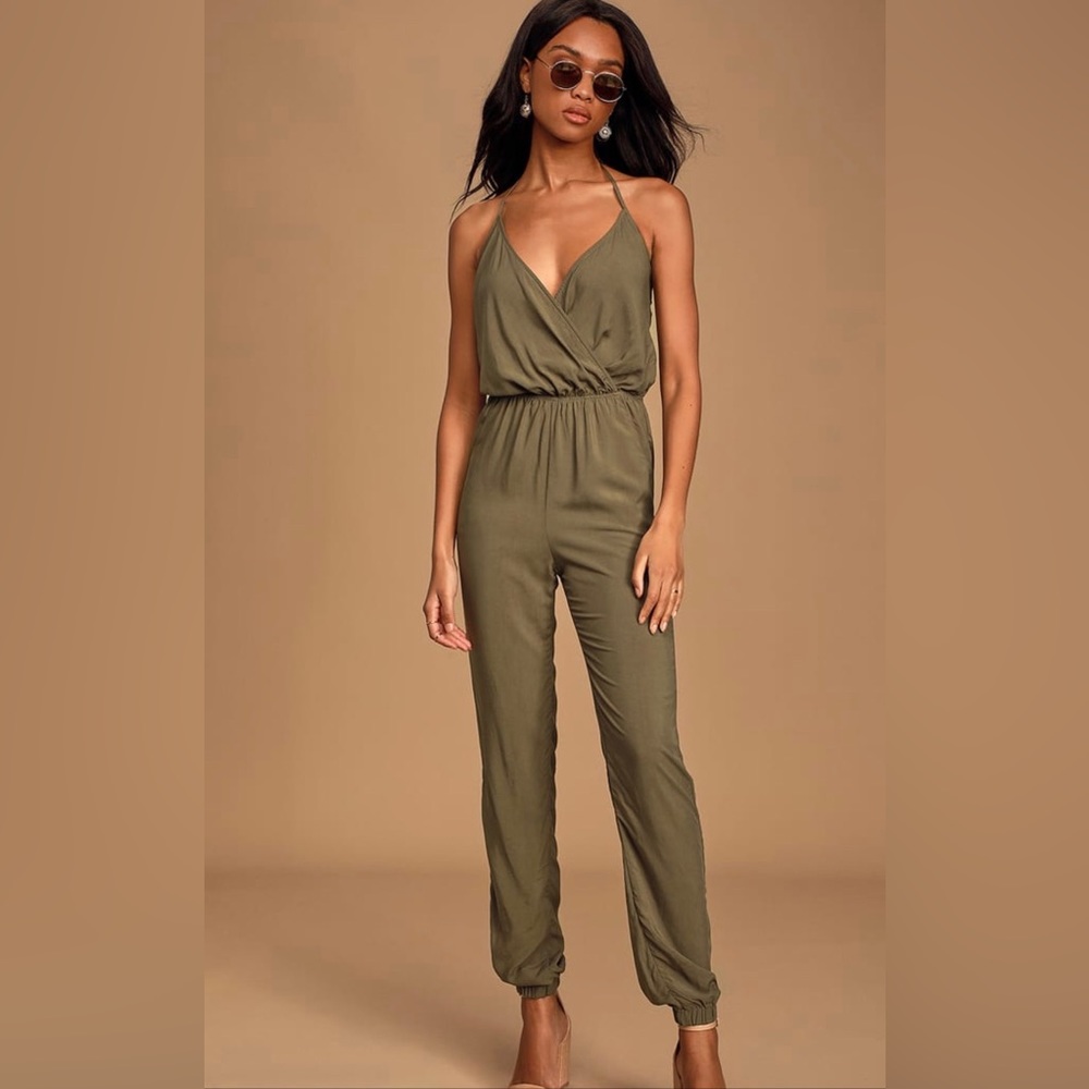 Lulu’s Halter Jumpsuit NWOT Olive Green Size S - Picture 1 of 4